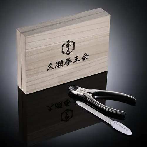 貝印『龍が如く』久瀬拳王会 どこでもツメキリセット イメージ