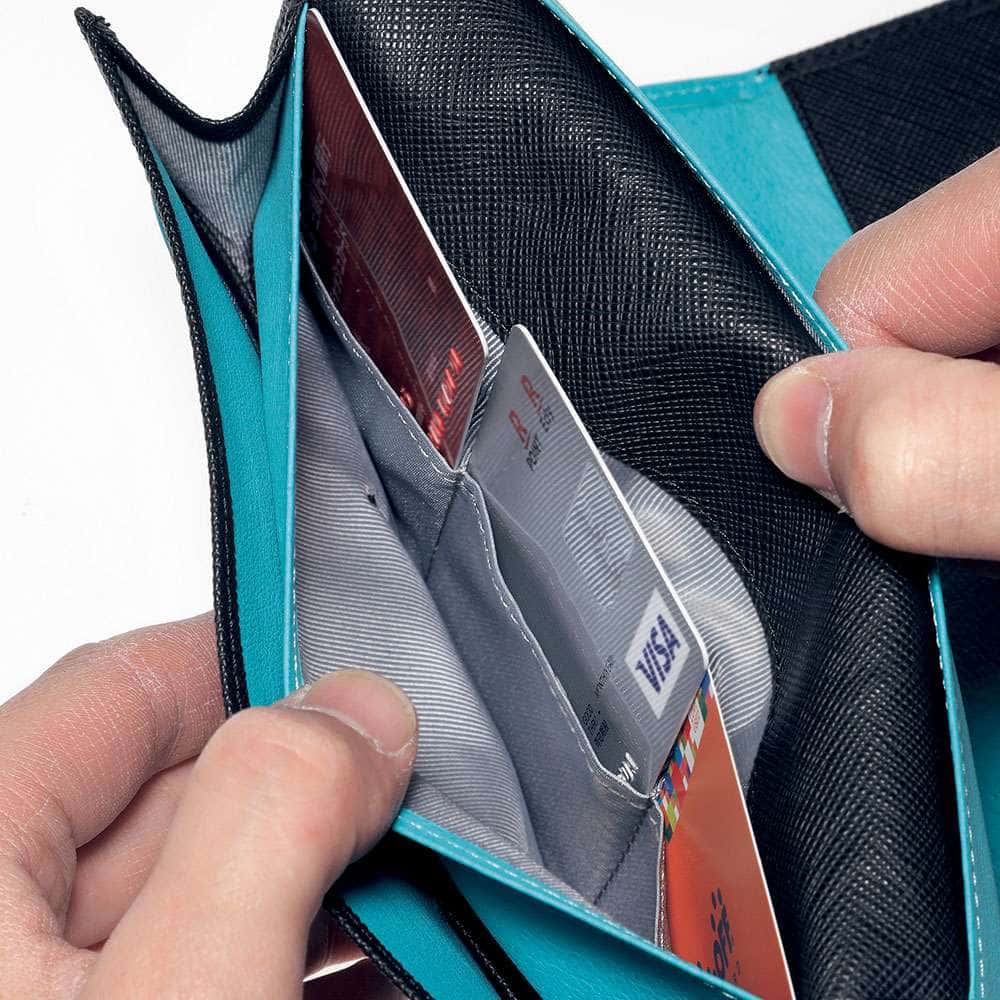 もうひとつのオープンポケットにもカードポケットを3つ備える。奥まった場所なので隠しポケットとしても。