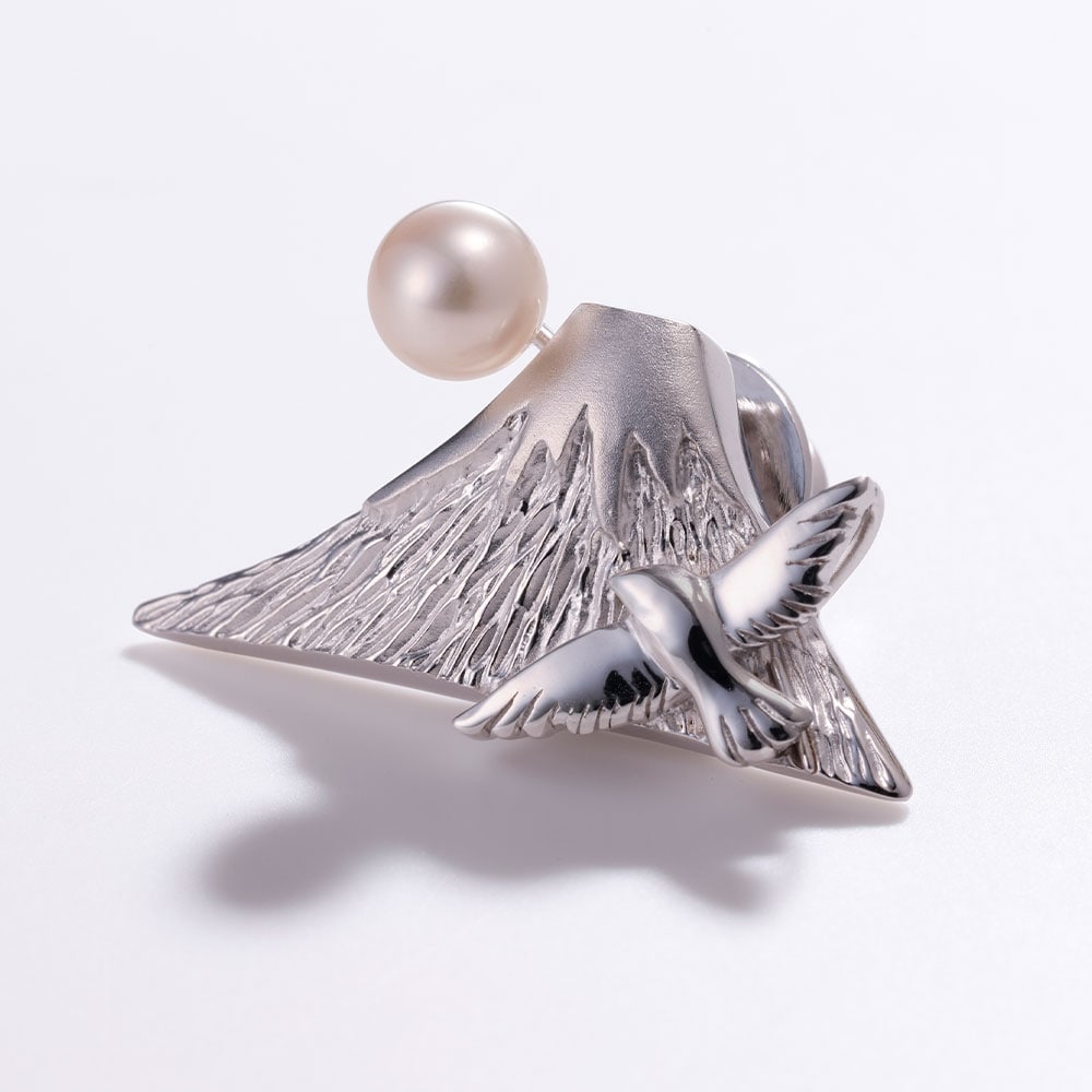 パール富士ブローチ