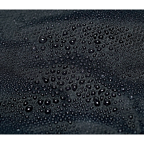 生地はリップストップかつ撥水。