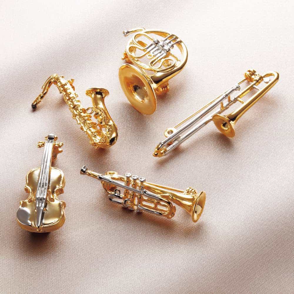 マエストロブローチ