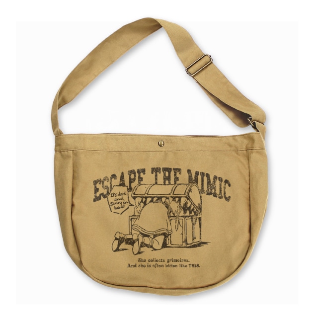 『葬送のフリーレン』 ミミックに食べられるフリーレン ニュースペーパーバッグ SAND KHAKI