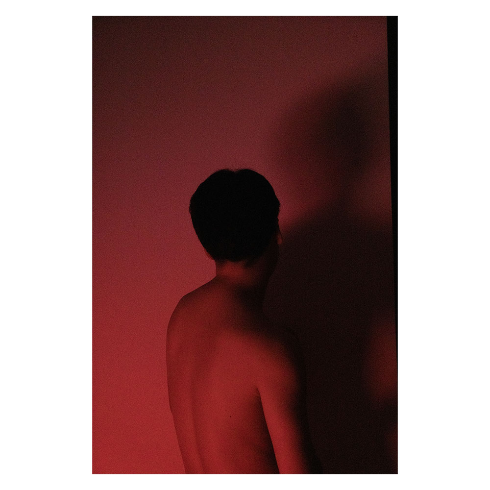 Untitled#001 from the series "窓の外は暗く、なにも見えない"